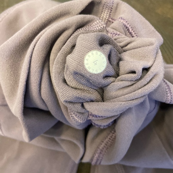 🍋Lululemon Align Crop🍋 - Picture 6 of 6